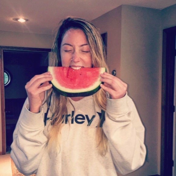 Meet your Posher, Allison AYYY - Picture 4 of 5